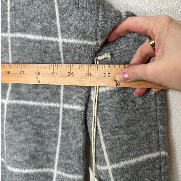 NWT Lumiere Gray & White Windowpane Cowl Neck Sweater S - Picture 13 of 14